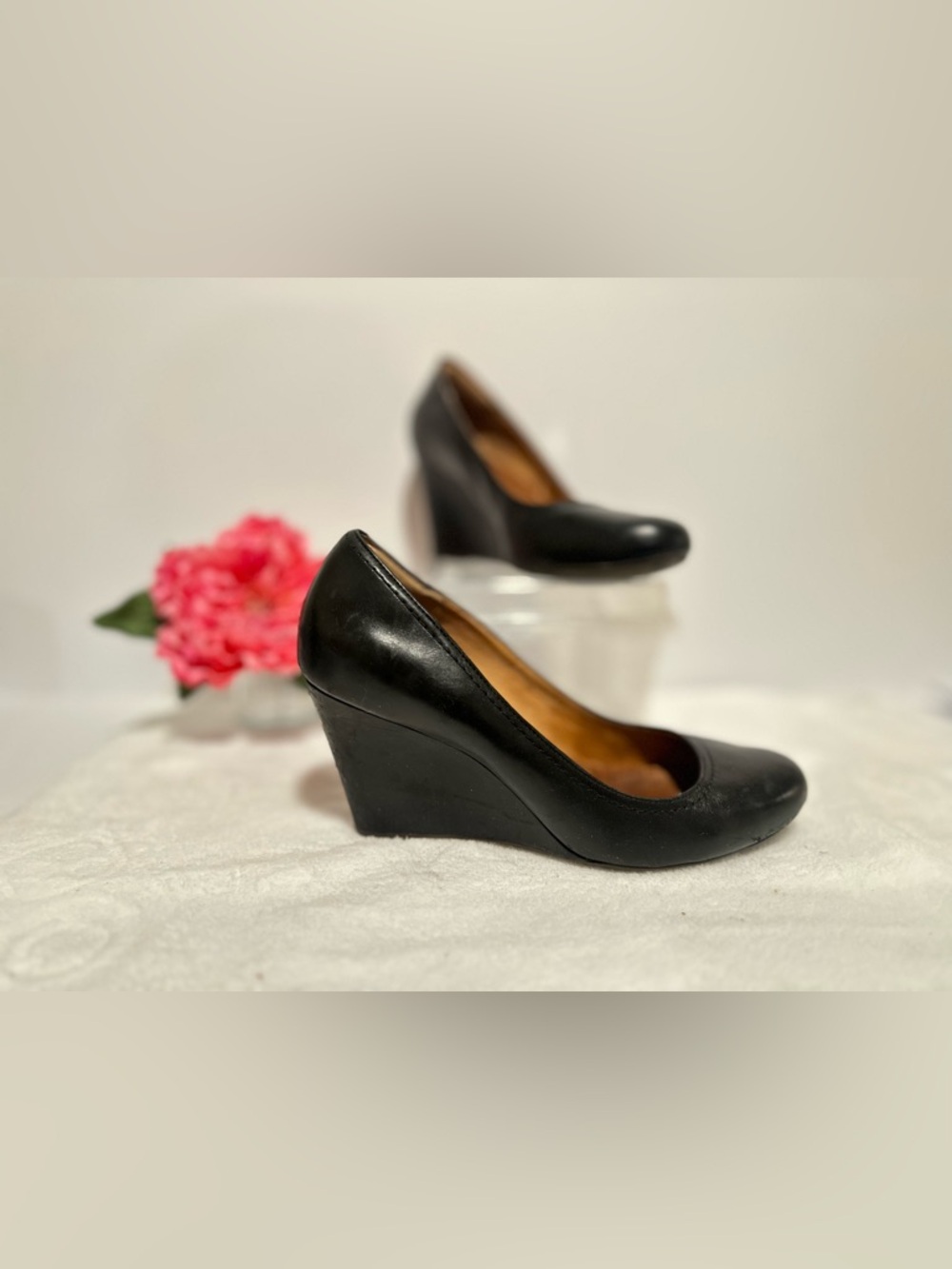 Clarks Indigo Comfort Black Leather Classic Round Toe Classic Minimalist Pumps